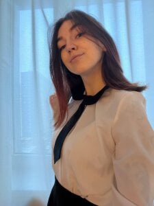 AlveraFavila I'm skipping school Pic 4