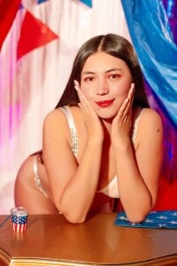 White, red, and blue, what a great combination! 🫦 de Tammy8  4 Imagens