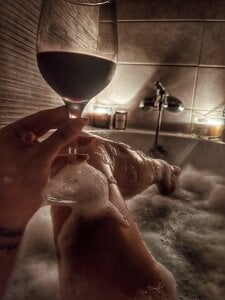 AnnastasiaMills Relaxing time 🍷 Immagine  2