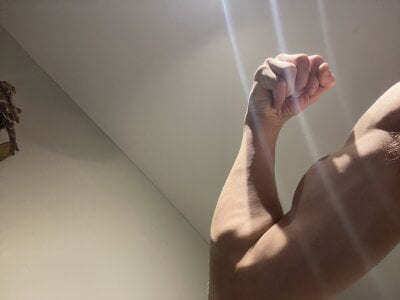 yourwhiteboy1 Bicep flex 1080p pictures Gambar 2