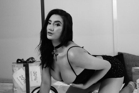 MaddisonLowe Black fantasy Friday💣 Pic