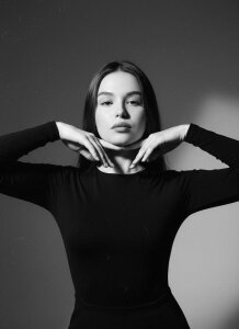 AkikoAnkrom Black and white Poză 2