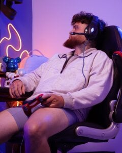 Control in My Hands 🕹️😈 de Ragnar_Larssen  Imagens