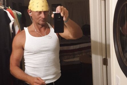 Sluttycouple2408 Fun sexy hot loving couple Pic 2