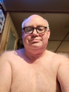 Couple_two_0lder_guys Bear 1 Pic
