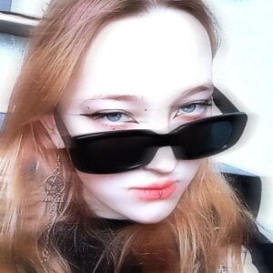 LauraKelley Public Pic 2