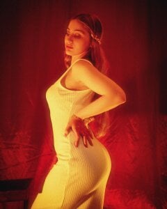 Caroline_hernandes elegant Pic 4