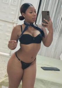 TalianaNewton TRY TO RESIST, IT’S CUTE! 🐰 รูป 