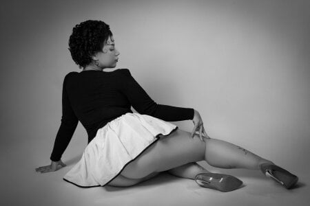 MillyHotsoon B/W photography Pic 4