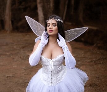 ElleGisellee READY FOR YOUR FAIRY DUST? 🧚🏽‍♀️ Pic