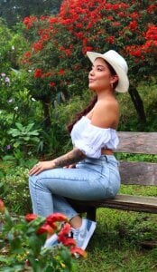 sarah_and_taylor Your favorite version💗 Pic