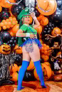 CaroFisher a nice halloween 🥵 Pic 2