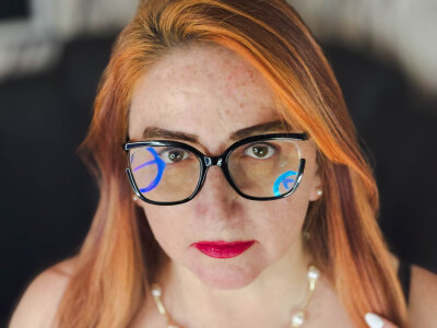 Samantha_SensualMilf Public  2টি ছবি