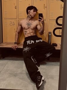 Zdjęcia liorvante At the gym mirror 🙂‍↕️:  2