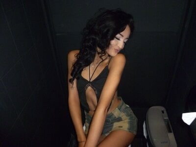 Cute-Brunette-Riley Public Pic 3