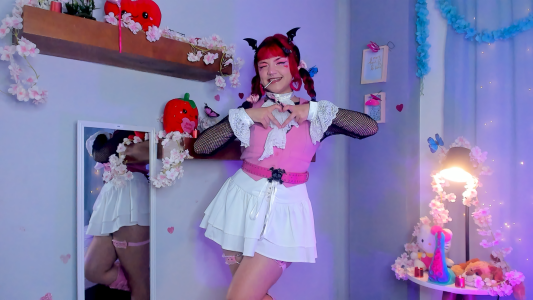 Tiny__Emmy_のCute Draculaura cosplay🦇の枚の写真