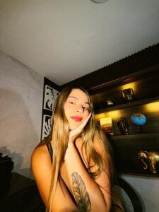 Ninakravis In the office Pic