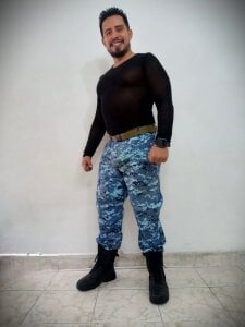 KalethBigDickのblue camo gymの 4枚の写真