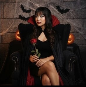 Damara_Rolands- Vampire Pic 2