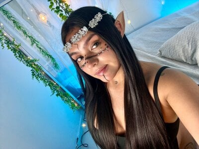 Sofia_lovee0 Elf for a day hehehe 🍂 Pic 3