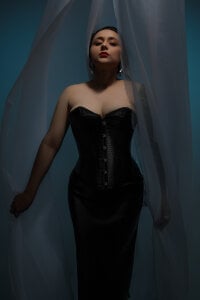 KatherineBondPublic图片