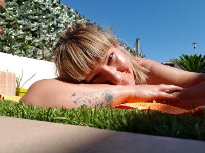 Lovely_Chiara Public Pic 5