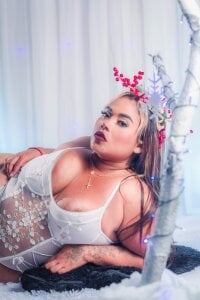 EmilyDuran_ Happy Christmas Emy Pic 3