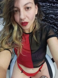 Red and Black de ArianaSommers Foto 6