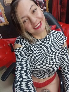 ArianaSommersor the red? Bild 3