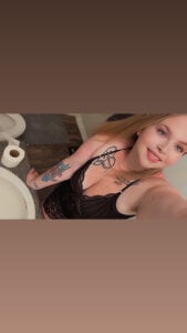 AllieRose94 Public Pic