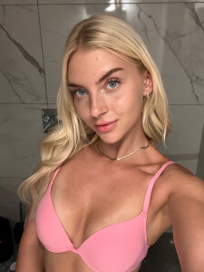 LiaEngel Selfies Pic 5