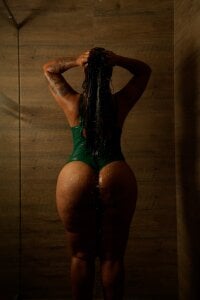 ArielleMillerr-のPassionate Girlの 2枚の写真