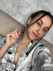 MarcelinaMei beauty in a robe Pic 3