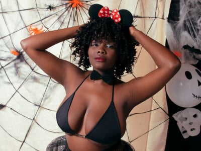 Pamela_Luxe