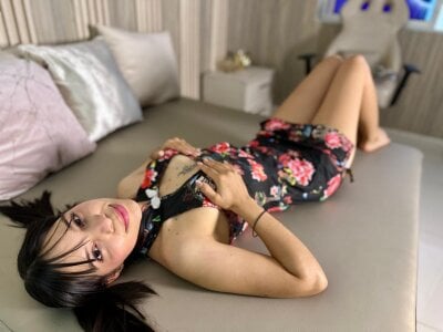 Isaa_Skinny Public Foto 6