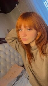 KatheyMichelfelder Crimson Allure Poză 2