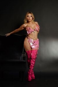 Antonella_Lee My favorite color is always pink. 🧁 Pic 4