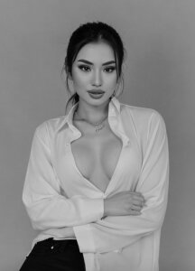 Lana__Kim_ Public Pic 3