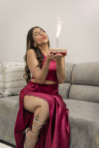 Ariana_greenblat: HAPPY BIRTHDAY TO ME ( 4 фото)