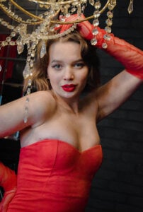 Alina-Mur Public Pic 5