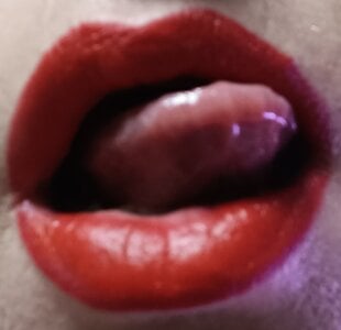 NaughtyMILF4UX mee รูป 