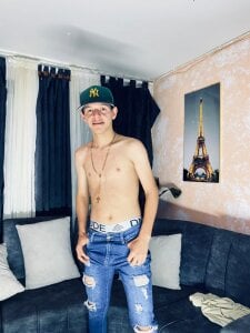 Tonny👾😈 de DesiresOfOlympus_  photos