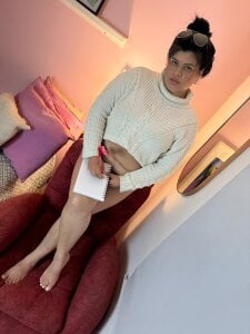 READING A BOOK de adhara-walk  Imagens