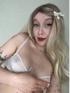 Pinkpussy_daily look me in the eyes🫦 Pic