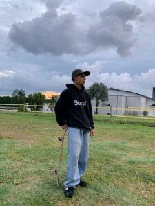 CRISTOPHER_BELL Public Pic 4