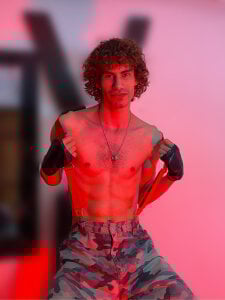 elias_sn0w Look at Me Pic 2