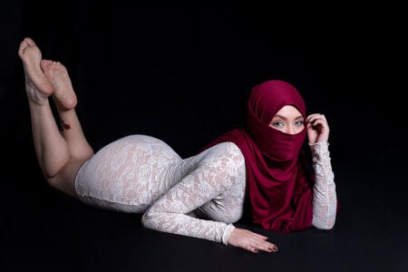 fatiima_ The lace doesn't cover me... it provokes me.🤍🔥 зображення 7