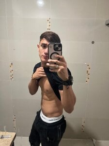 Alann_Smith_X Public slika 2