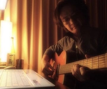 miyagi_no_hiroshi Singing and playing Foto 5