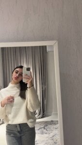 MableHort me and mirror time Pic 2